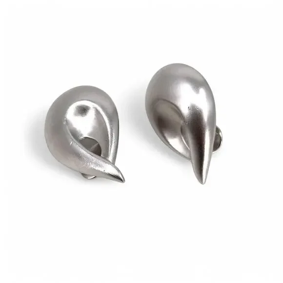 Monet Clip On Earrings Brushed Satin Silver Tone Teardrop Shape Vintage - Picture 3 of 7